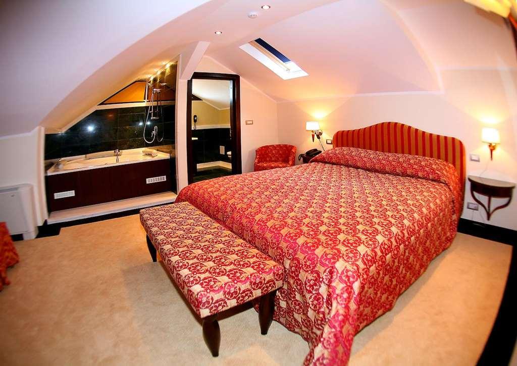 Vigo Hotel Ploiesti Phòng bức ảnh
