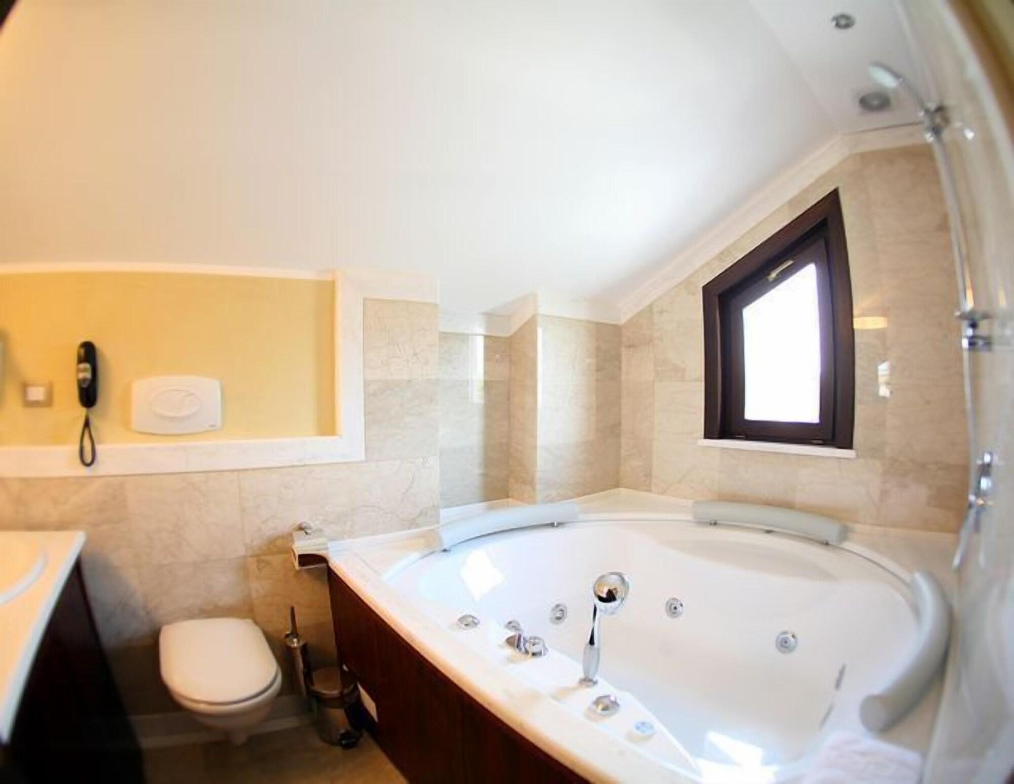 Vigo Hotel Ploiesti Ngoại thất bức ảnh