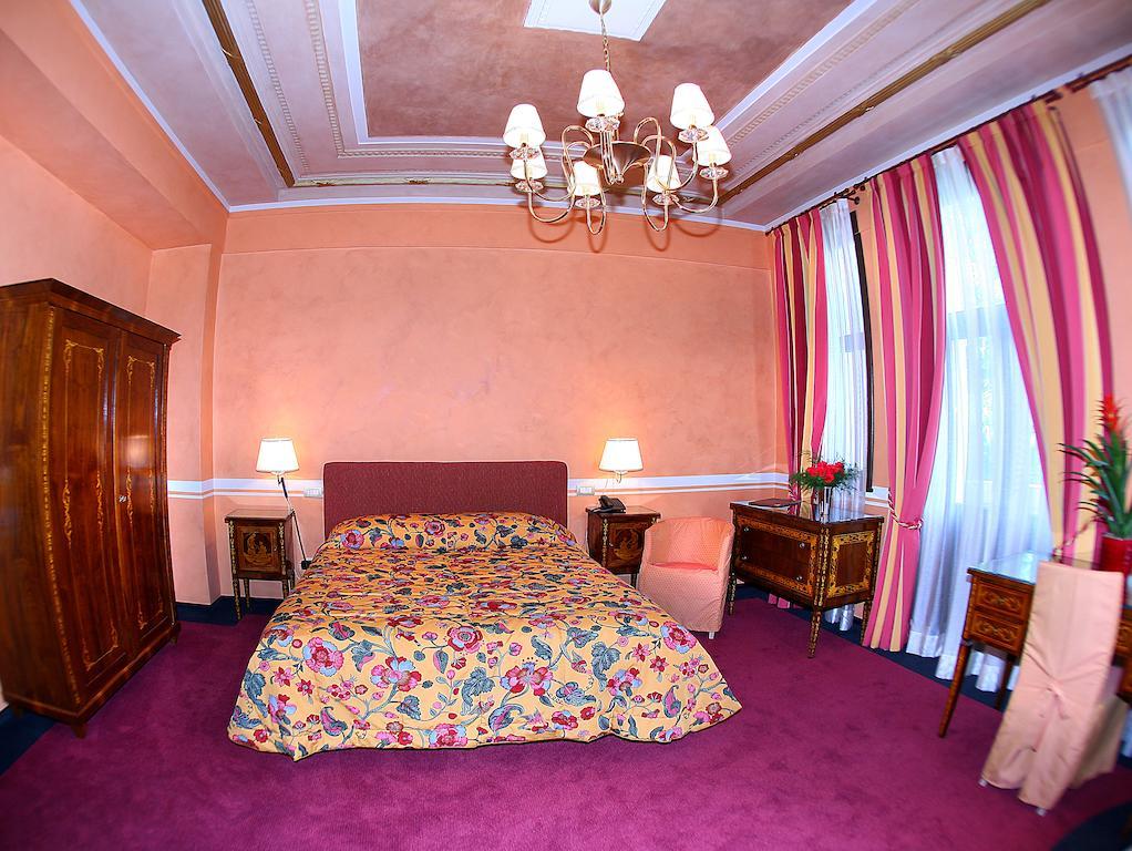 Vigo Hotel Ploiesti Ngoại thất bức ảnh