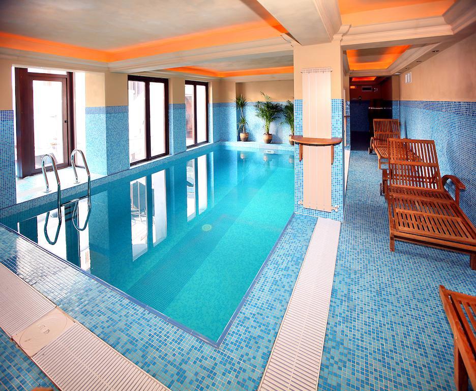 Vigo Hotel Ploiesti Ngoại thất bức ảnh