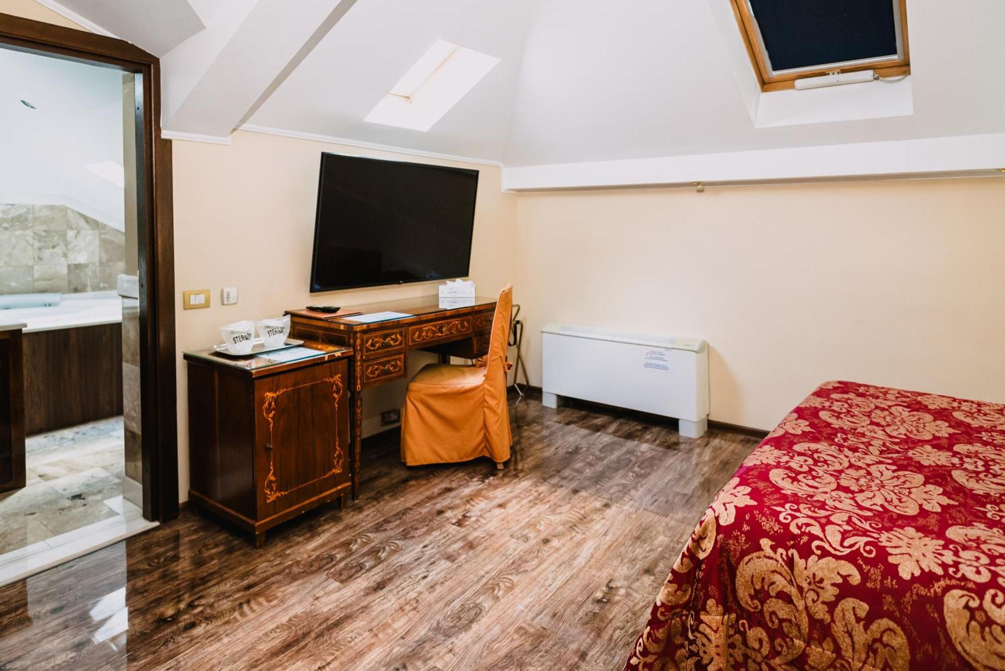 Vigo Hotel Ploiesti Ngoại thất bức ảnh