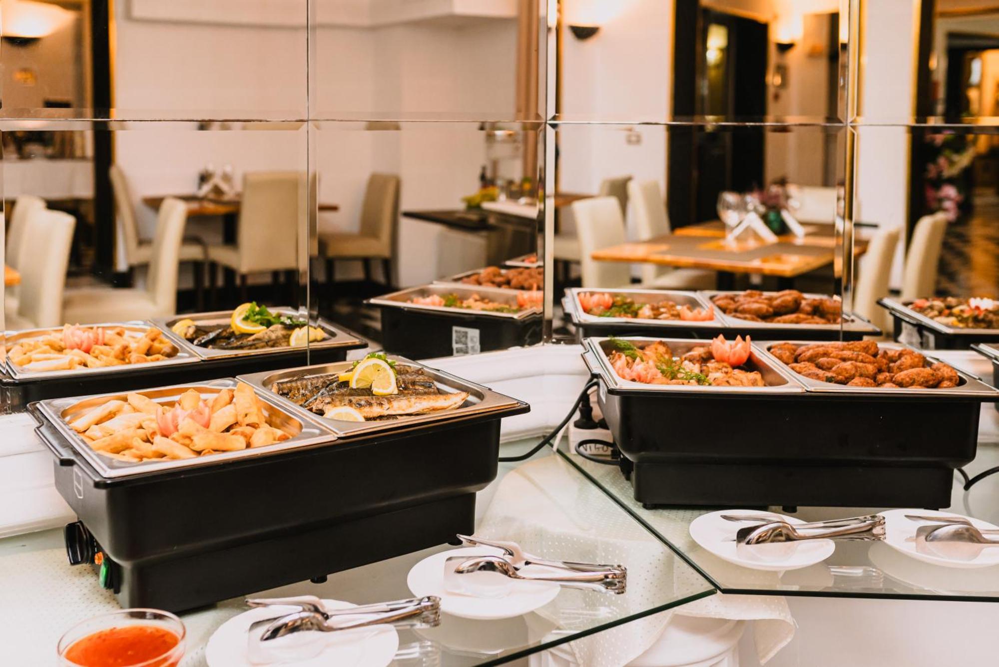 Vigo Hotel Ploiesti Ngoại thất bức ảnh