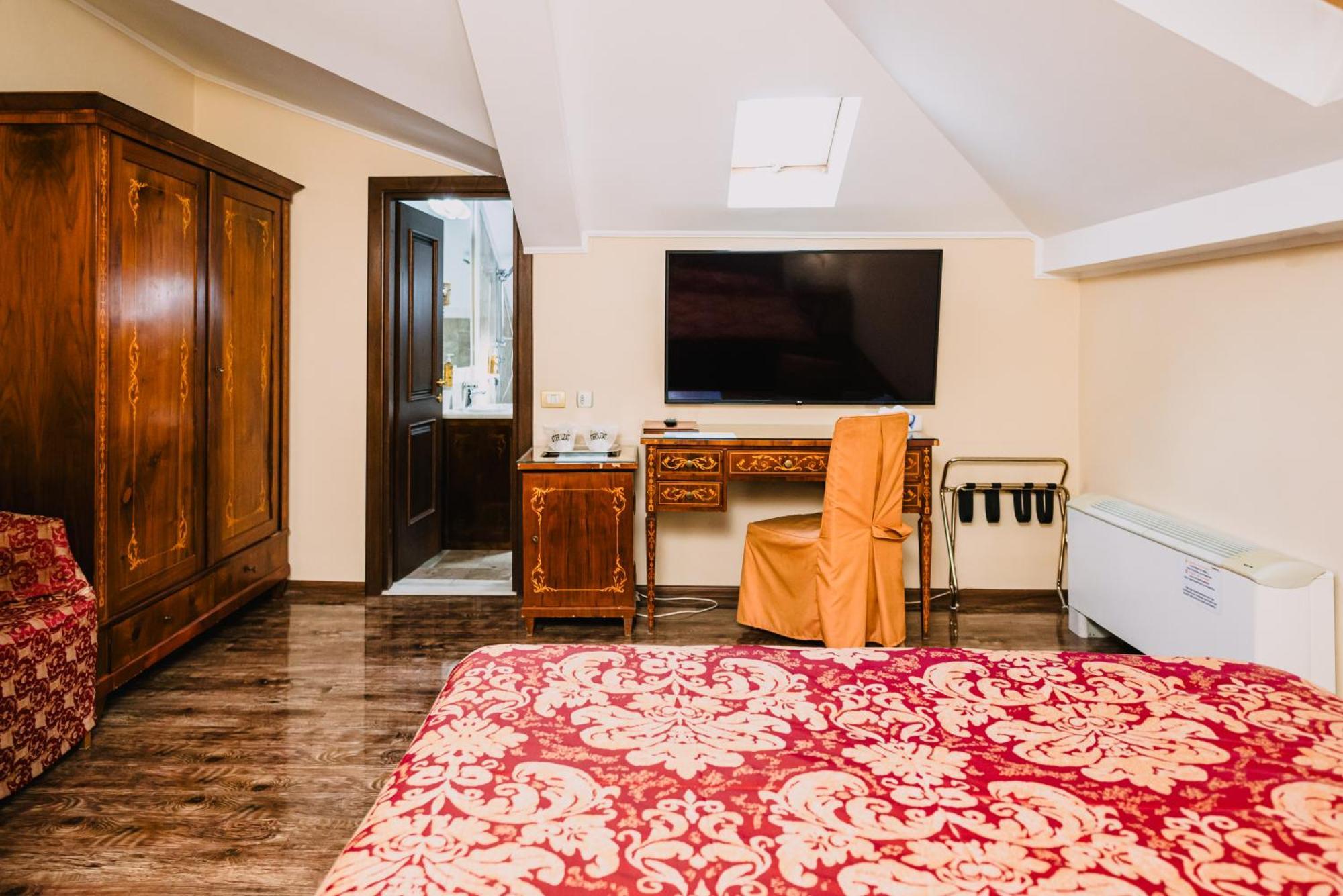 Vigo Hotel Ploiesti Ngoại thất bức ảnh