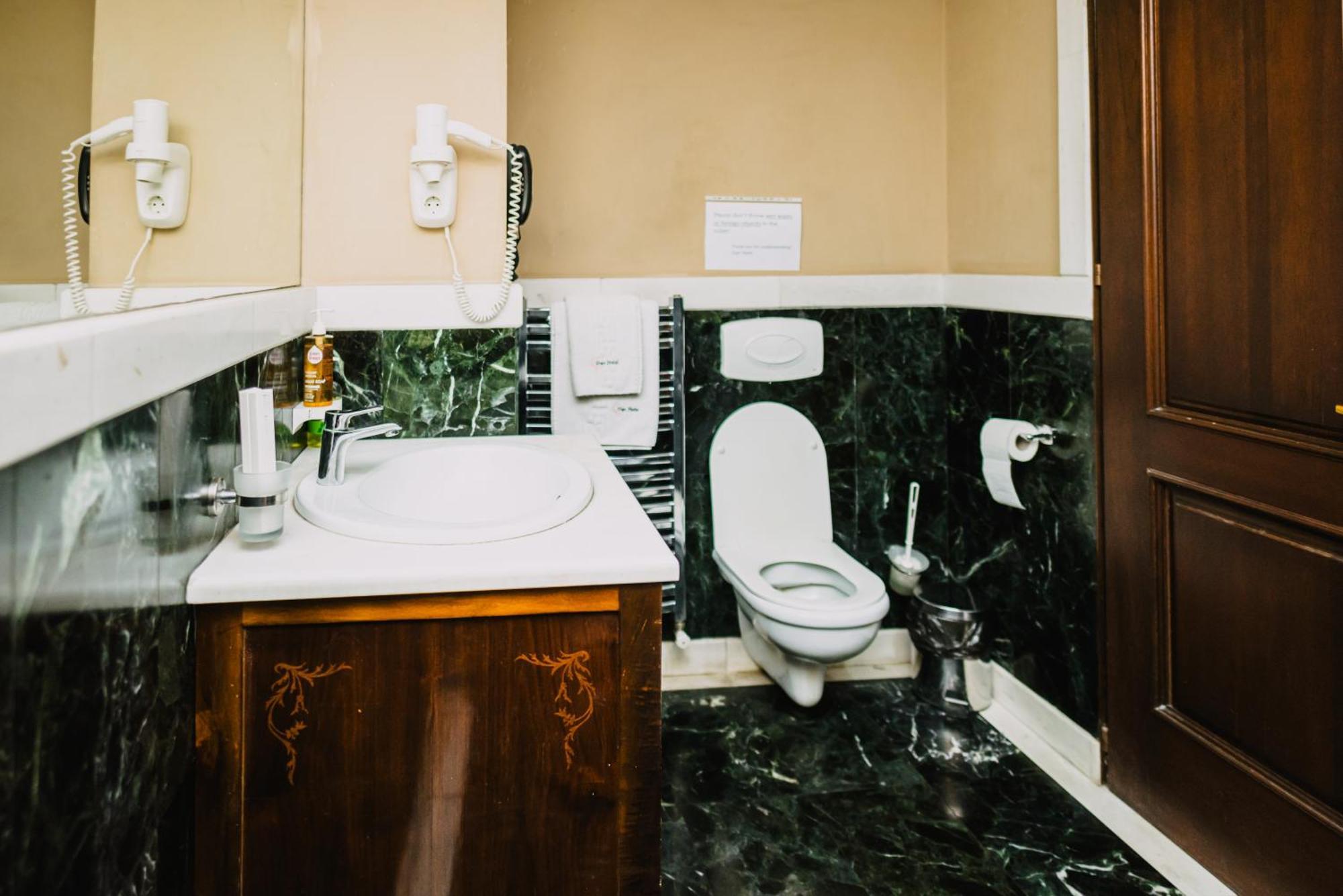 Vigo Hotel Ploiesti Ngoại thất bức ảnh