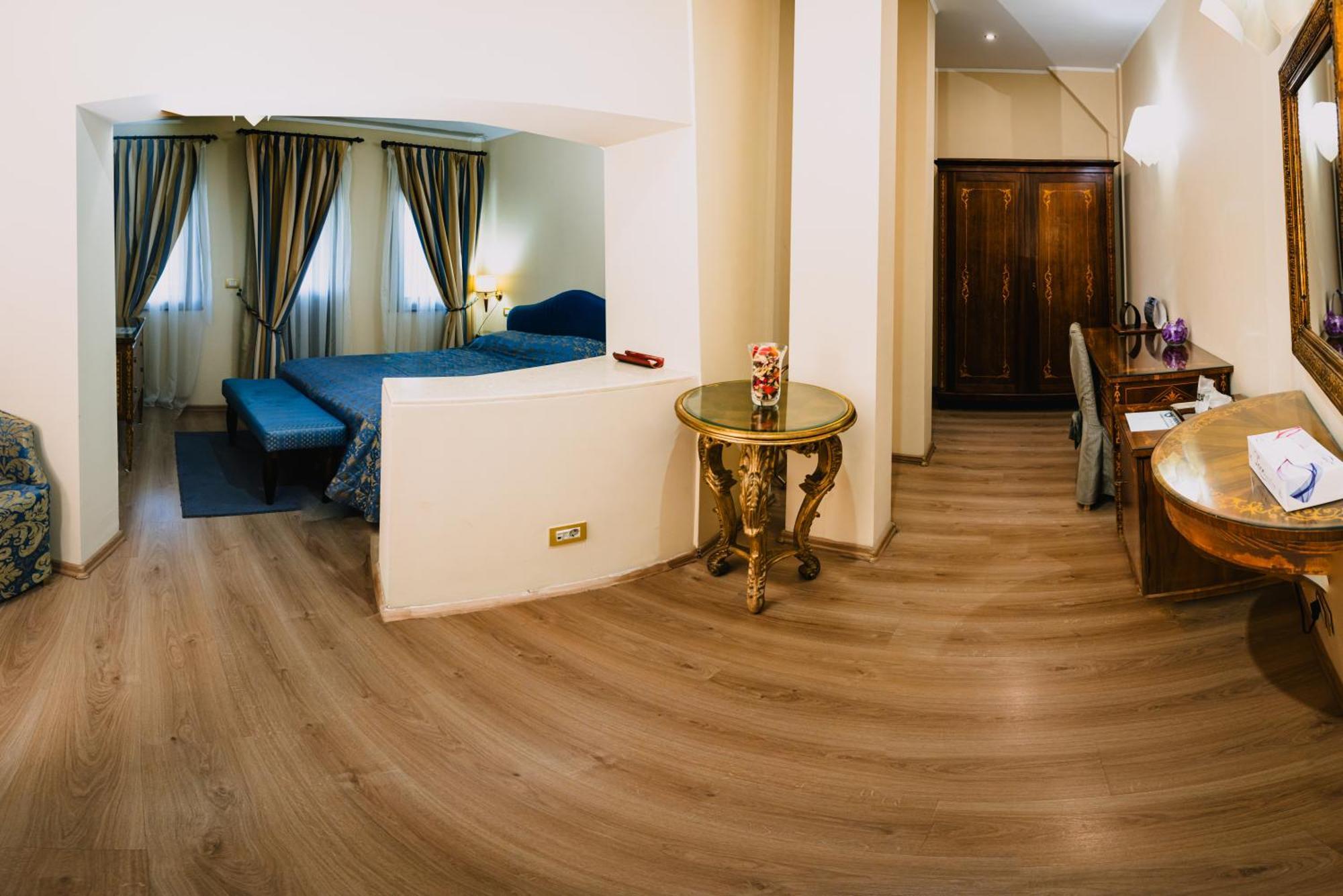 Vigo Hotel Ploiesti Ngoại thất bức ảnh