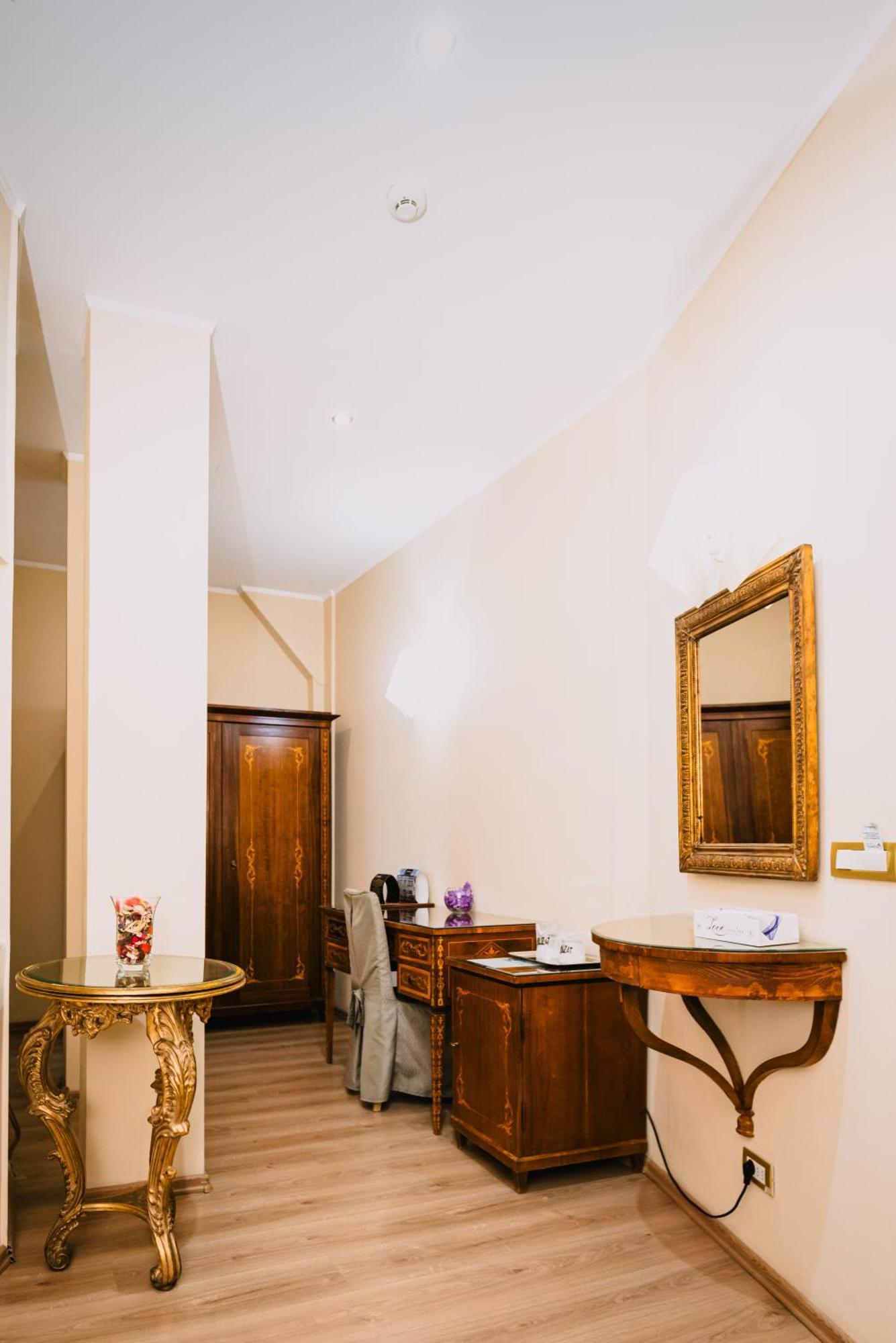 Vigo Hotel Ploiesti Ngoại thất bức ảnh
