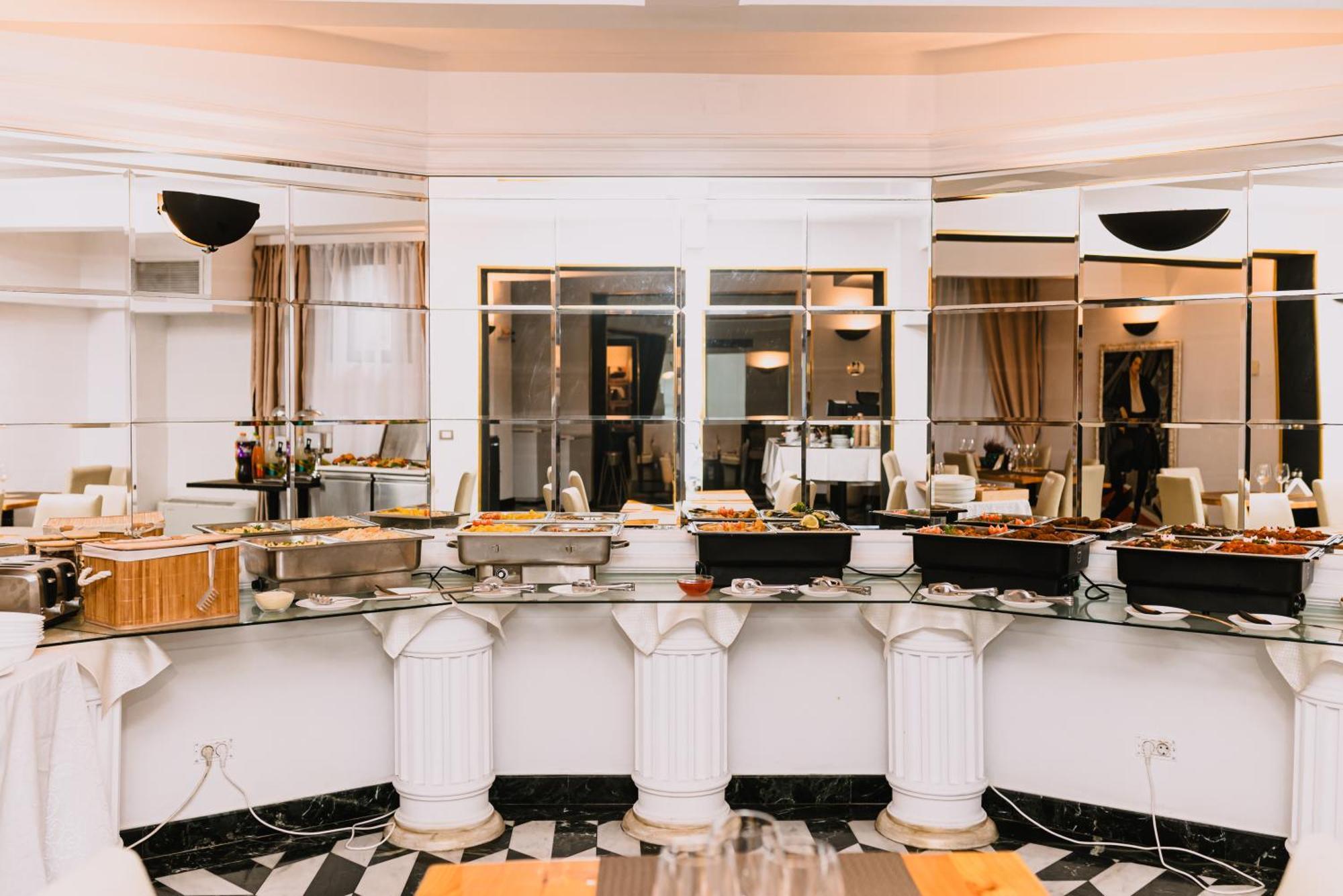 Vigo Hotel Ploiesti Ngoại thất bức ảnh