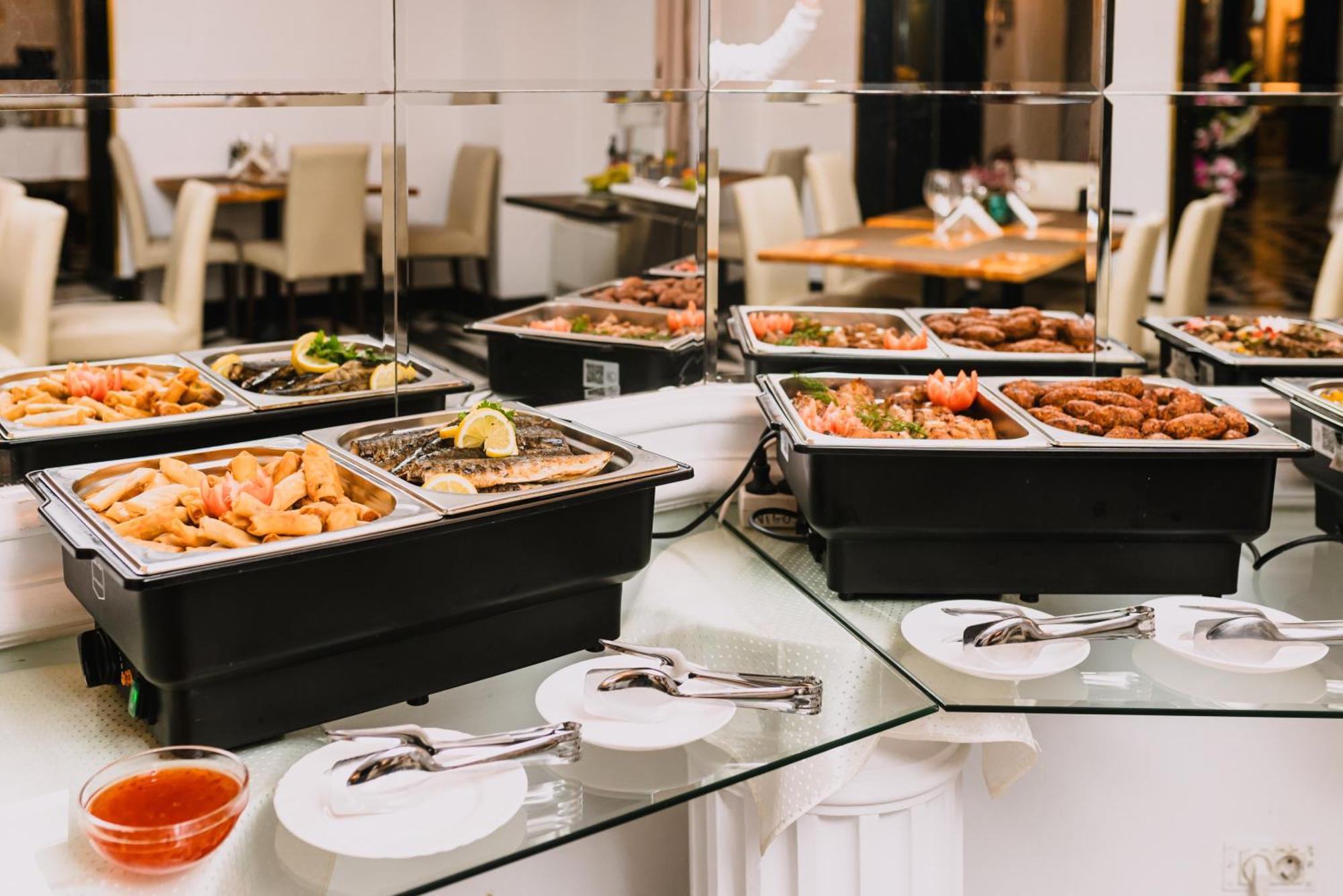 Vigo Hotel Ploiesti Ngoại thất bức ảnh