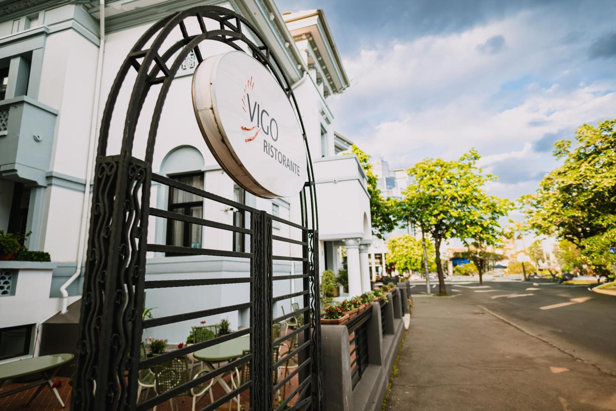 Vigo Hotel Ploiesti Ngoại thất bức ảnh