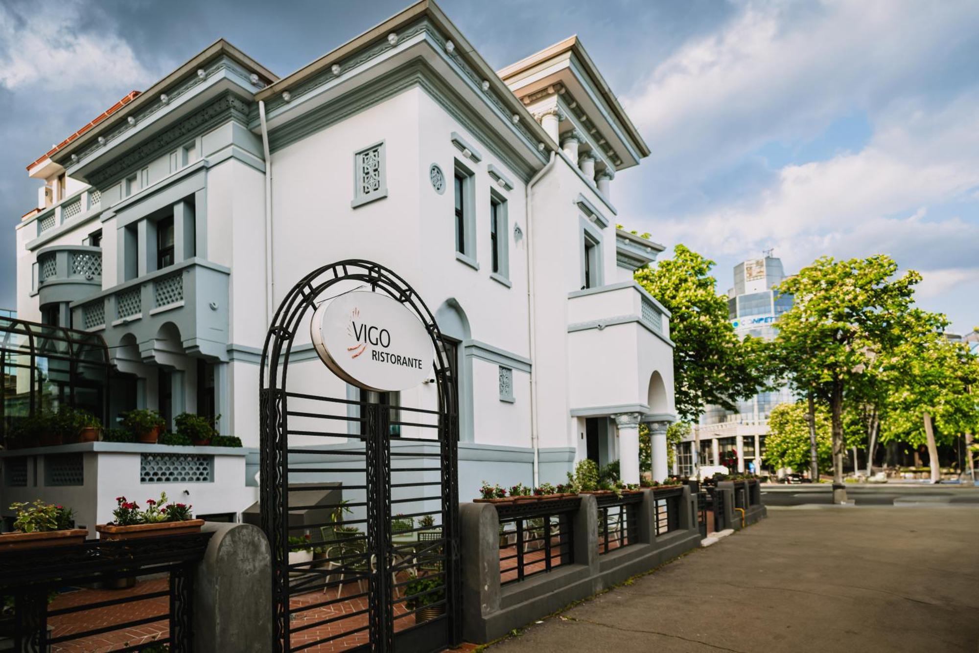 Vigo Hotel Ploiesti Ngoại thất bức ảnh
