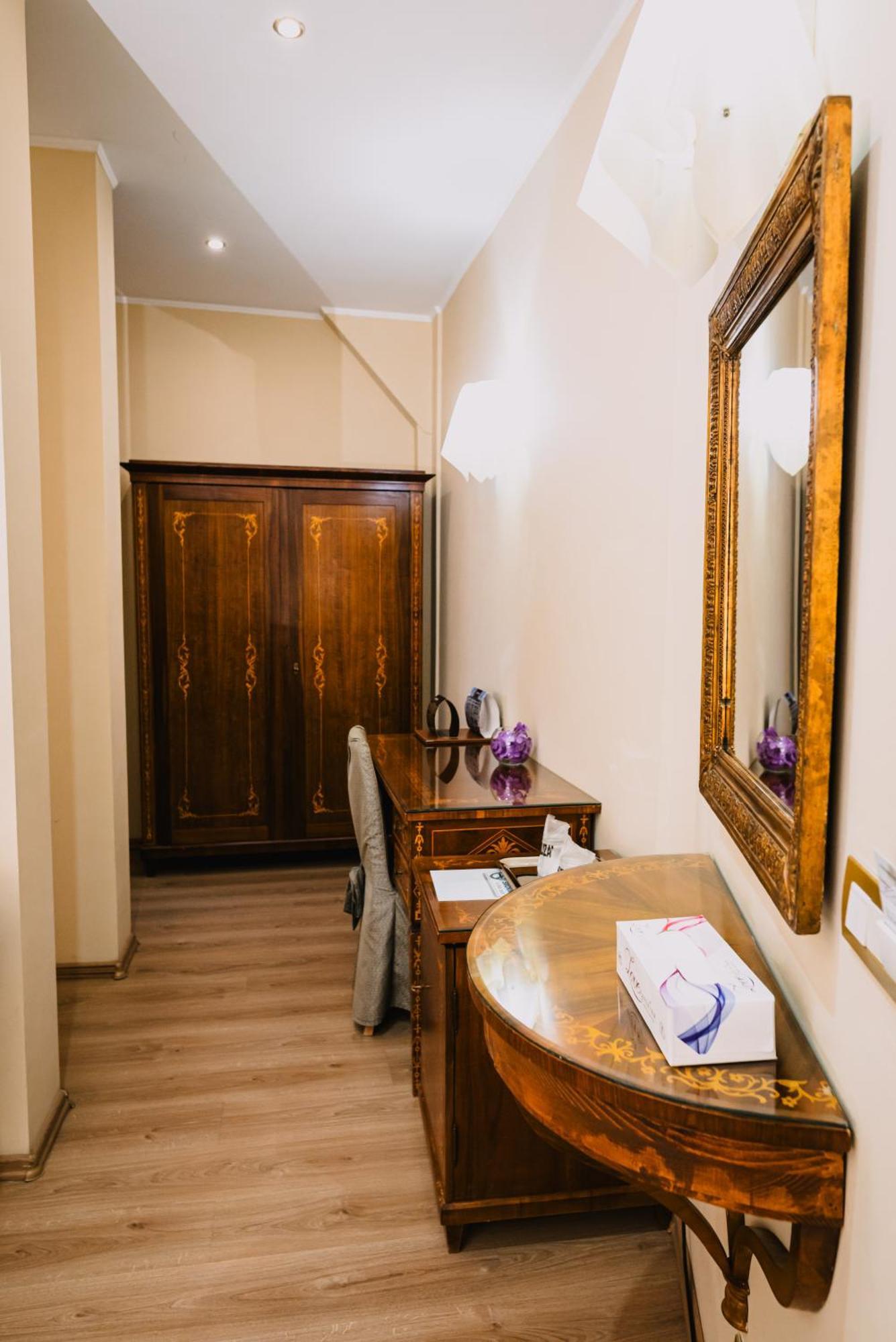 Vigo Hotel Ploiesti Ngoại thất bức ảnh