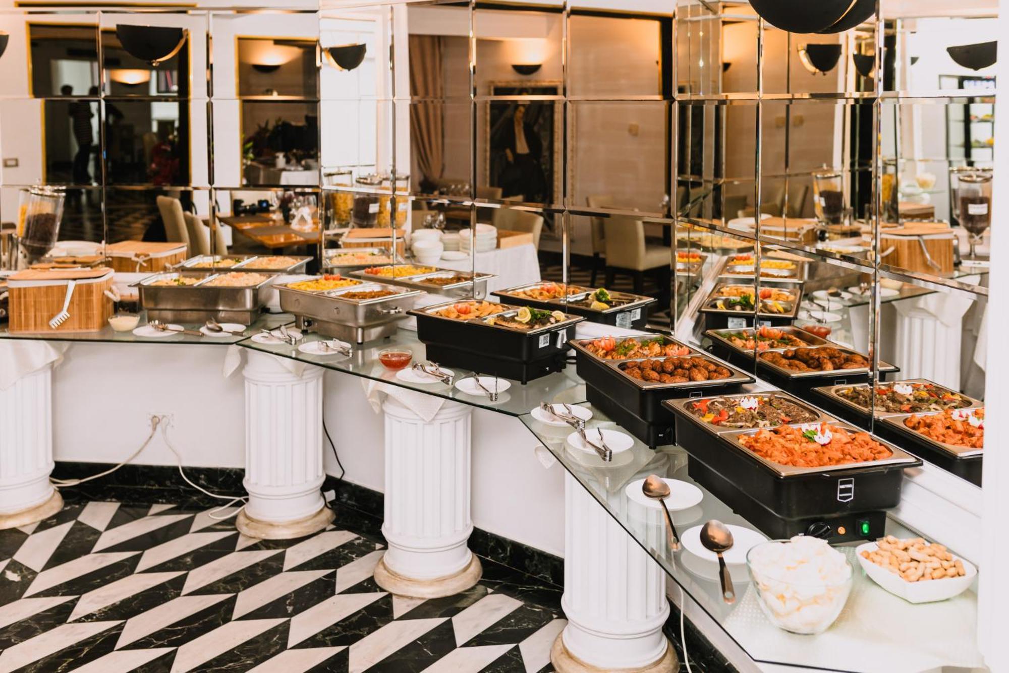 Vigo Hotel Ploiesti Ngoại thất bức ảnh