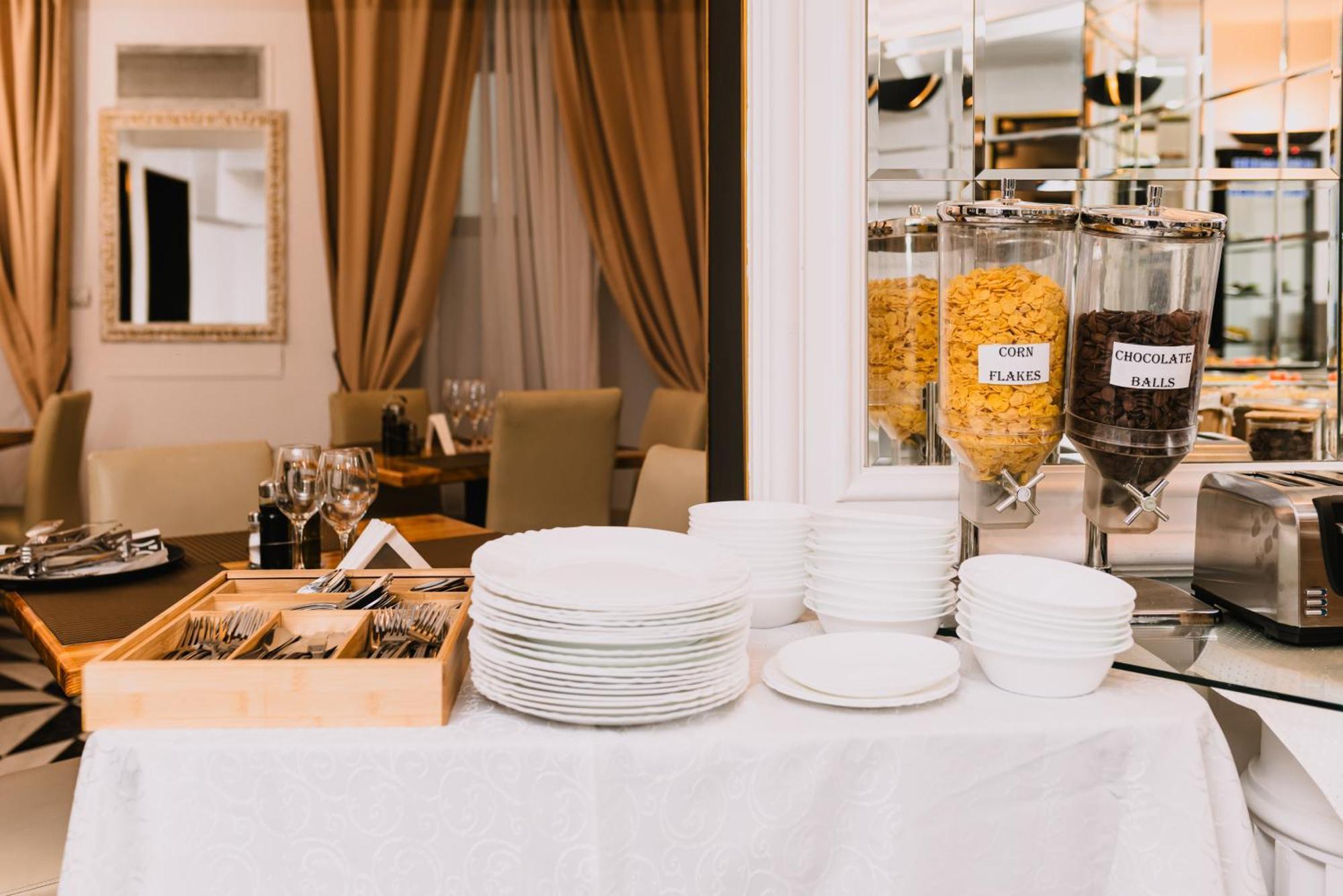 Vigo Hotel Ploiesti Ngoại thất bức ảnh