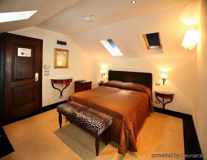 Vigo Hotel Ploiesti Phòng bức ảnh