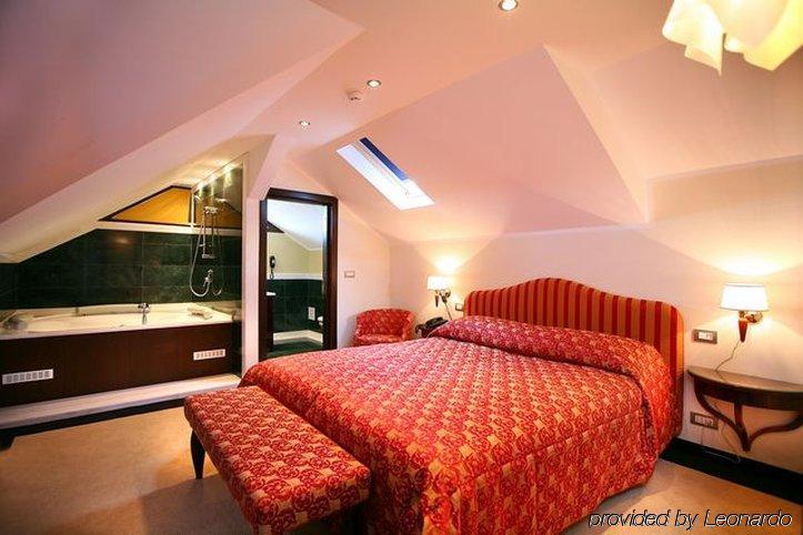 Vigo Hotel Ploiesti Phòng bức ảnh