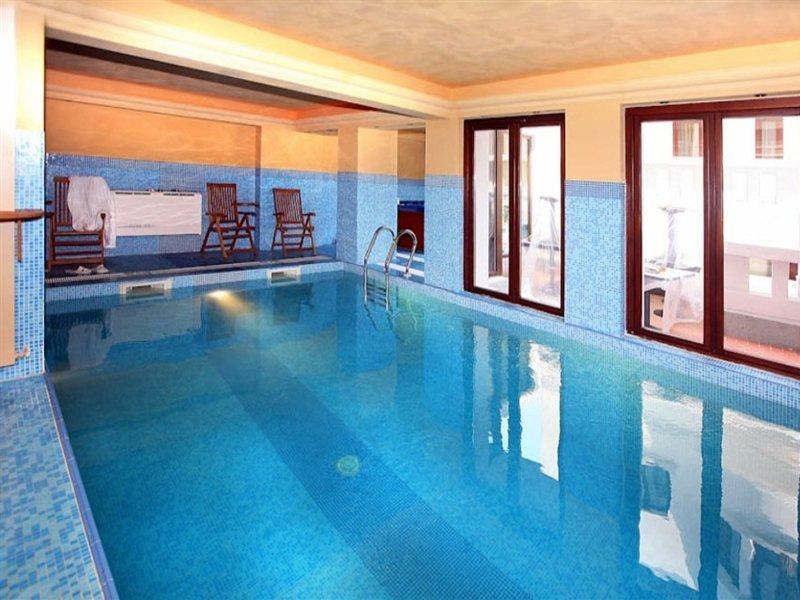 Vigo Hotel Ploiesti Ngoại thất bức ảnh